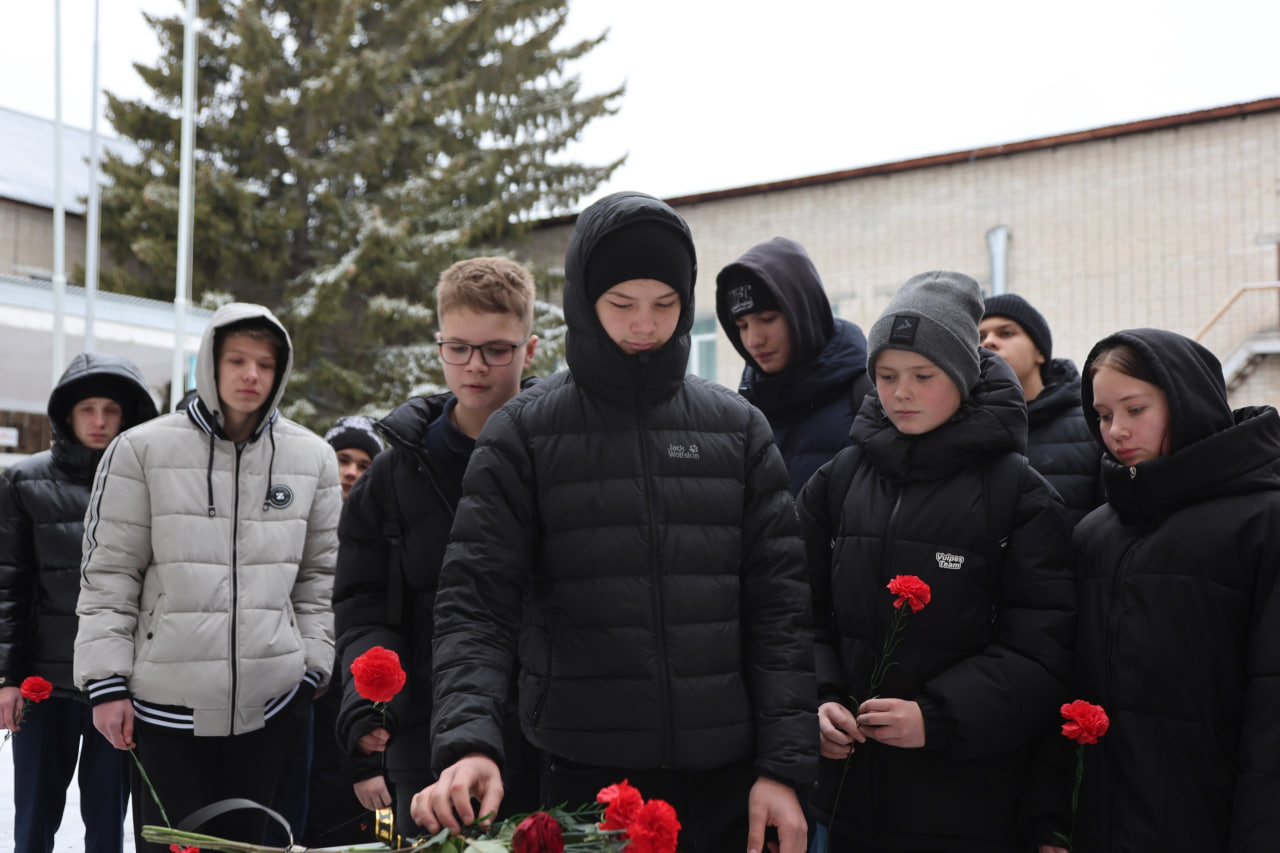 В память о герое СВО: в школе №7 с.Патруши открыта мемориальная доска В память о герое СВО: в школе №7 с.Патруши открыта мемориальная доска