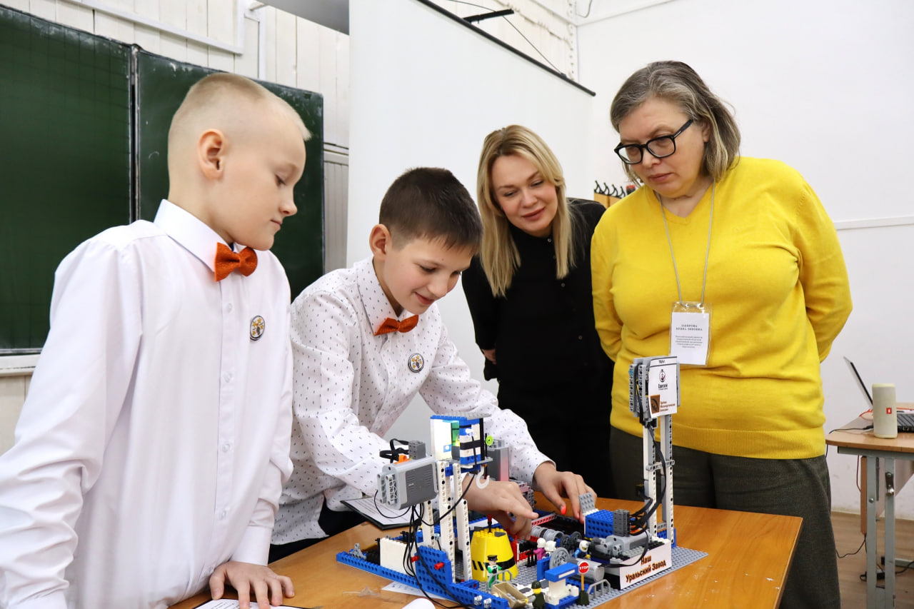 Юные инженеры представили проекты уральских заводов Юные инженеры представили проекты уральских заводов